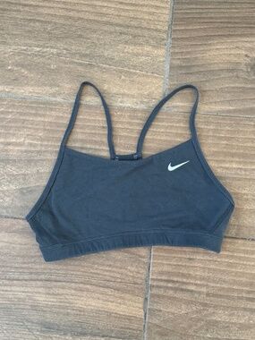 Nike Strappy High-Neck Sports Bra - Size Medium